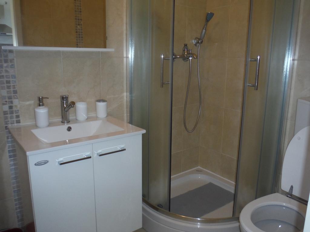 Apartment Maslina Biograd Na Moru Bilik gambar